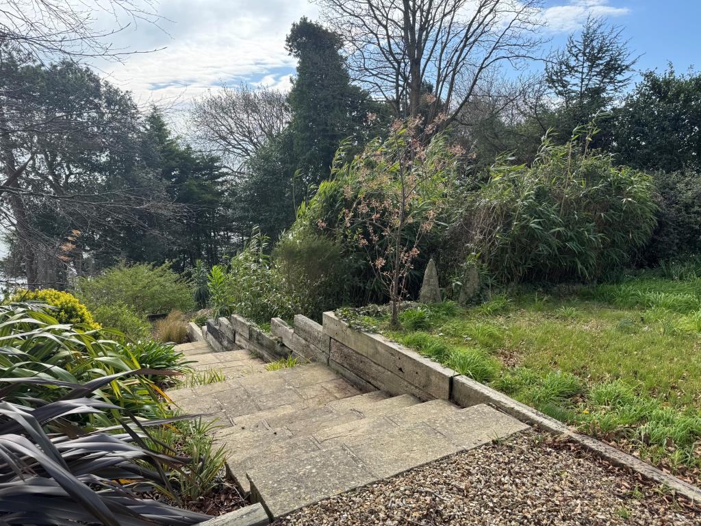 Lot: 106 - UNIQUE PROPERTY WITH STUNNING SEA VIEWS OVER THE ENGLISH CHANNEL -